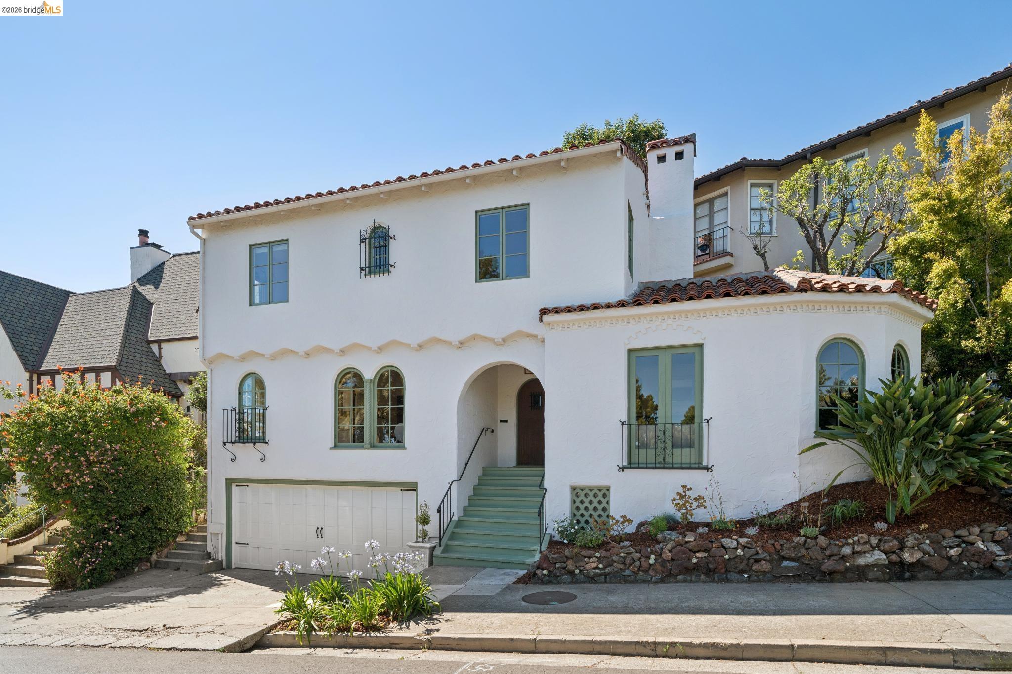 6080 Ocean View Drive