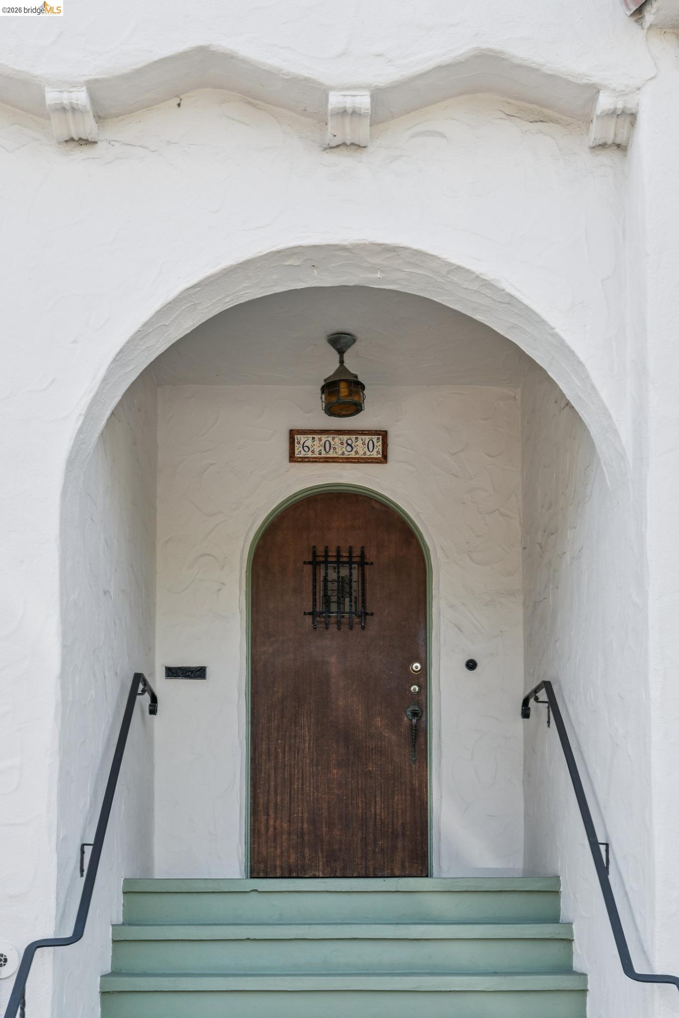 6080 Ocean View Drive