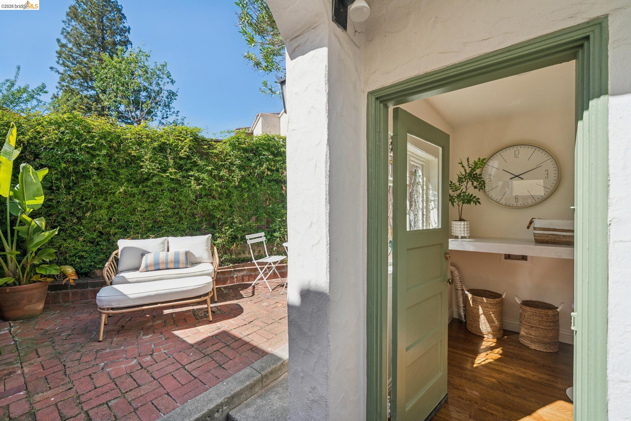 6080 Ocean View Drive