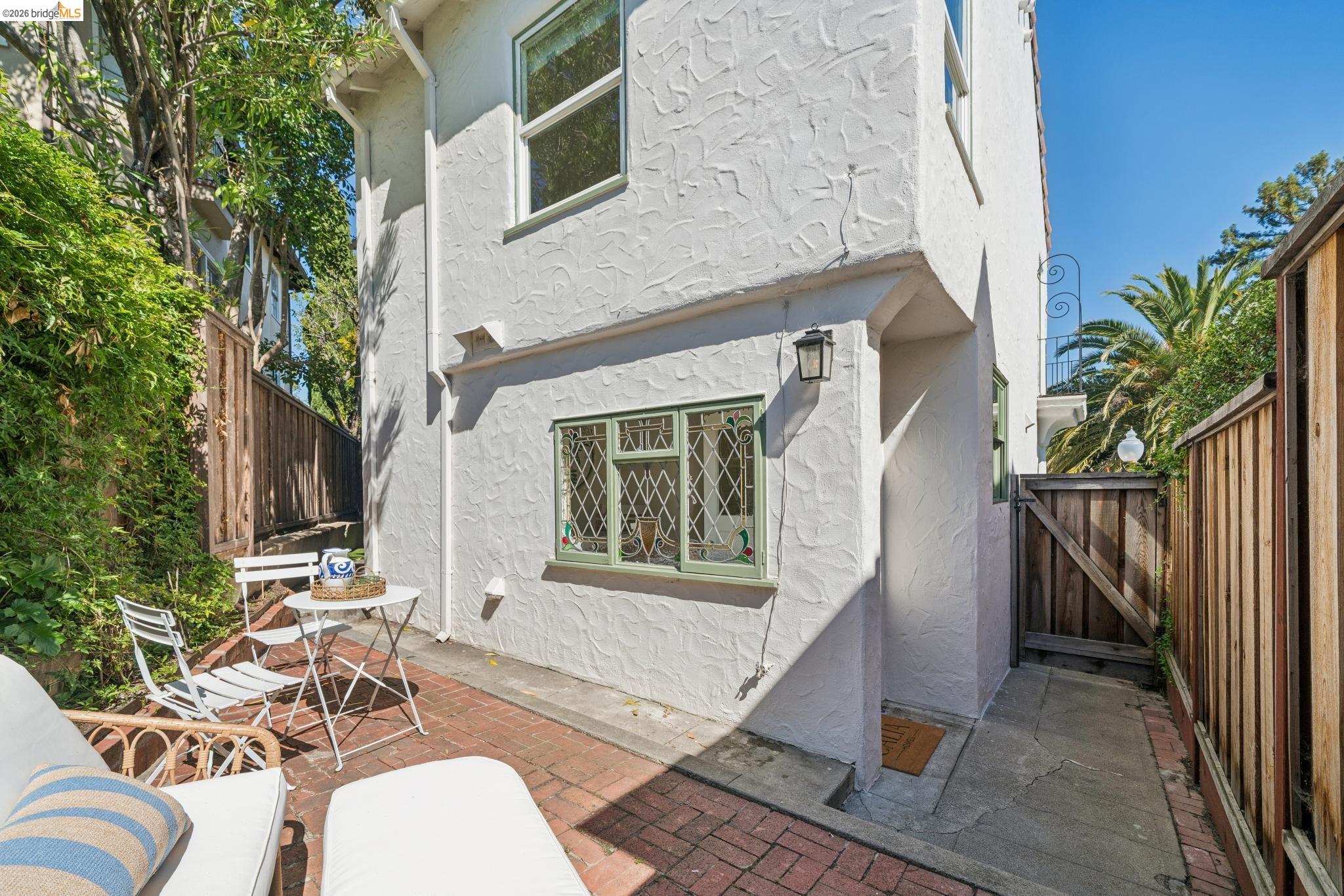 6080 Ocean View Drive