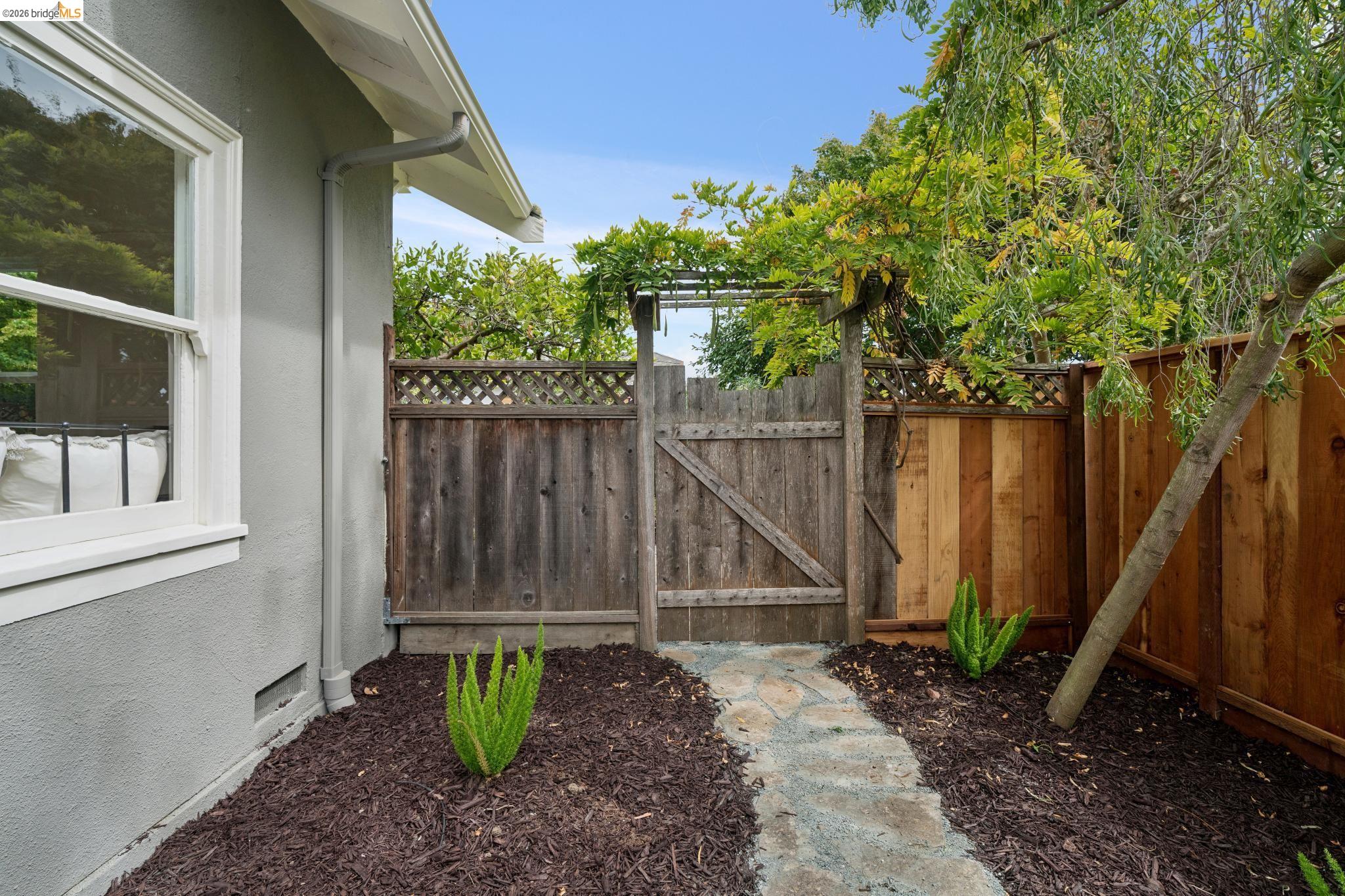 772 Vincente Ave