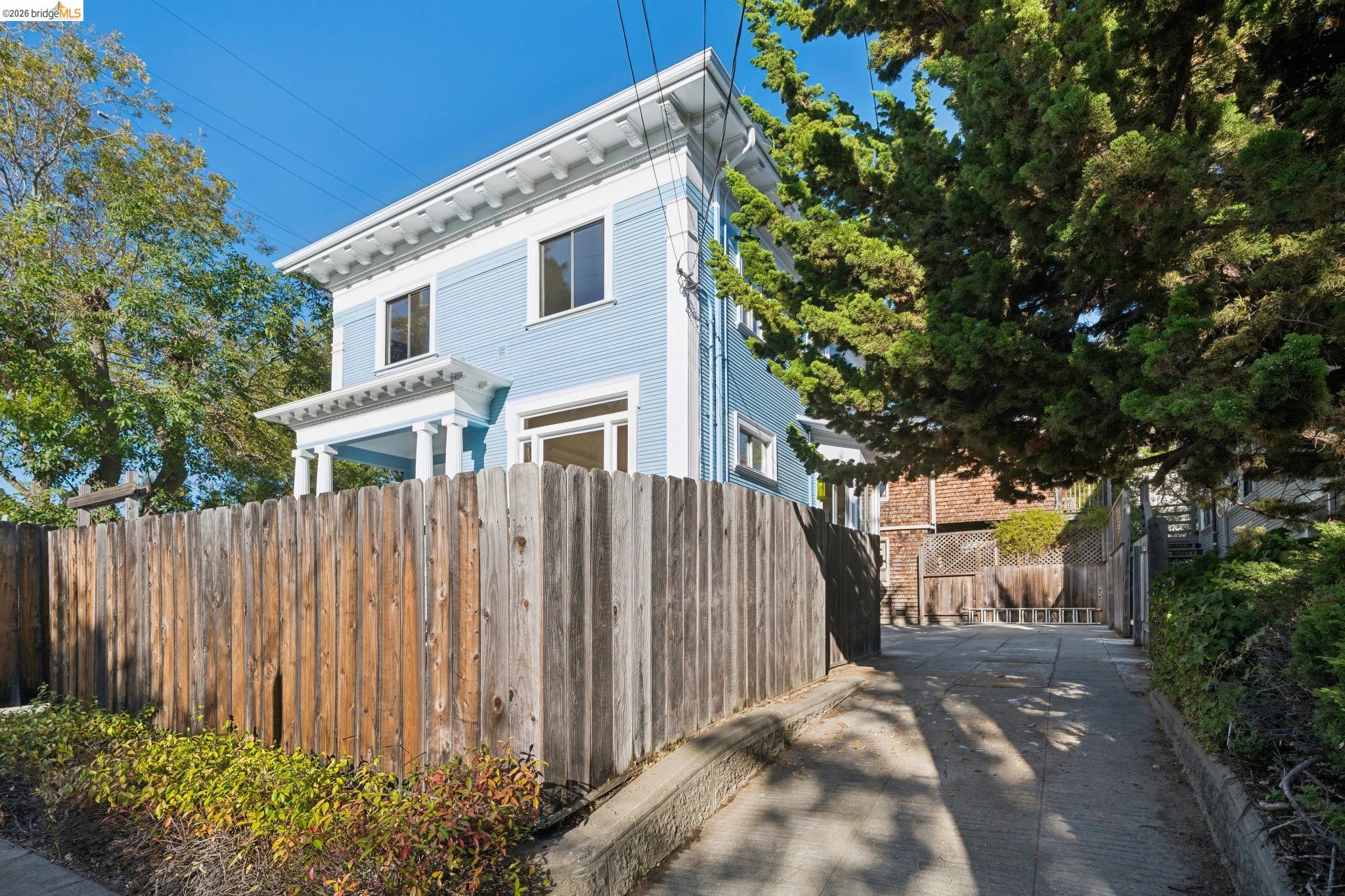 2707 Dana St