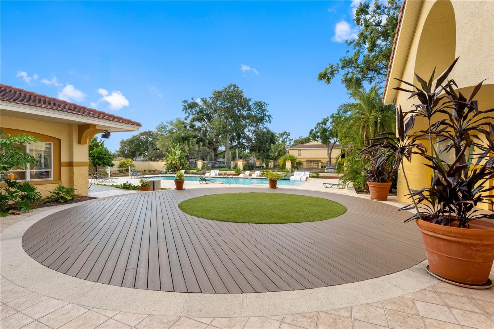 5608 PINNACLE HEIGHTS CIR #303