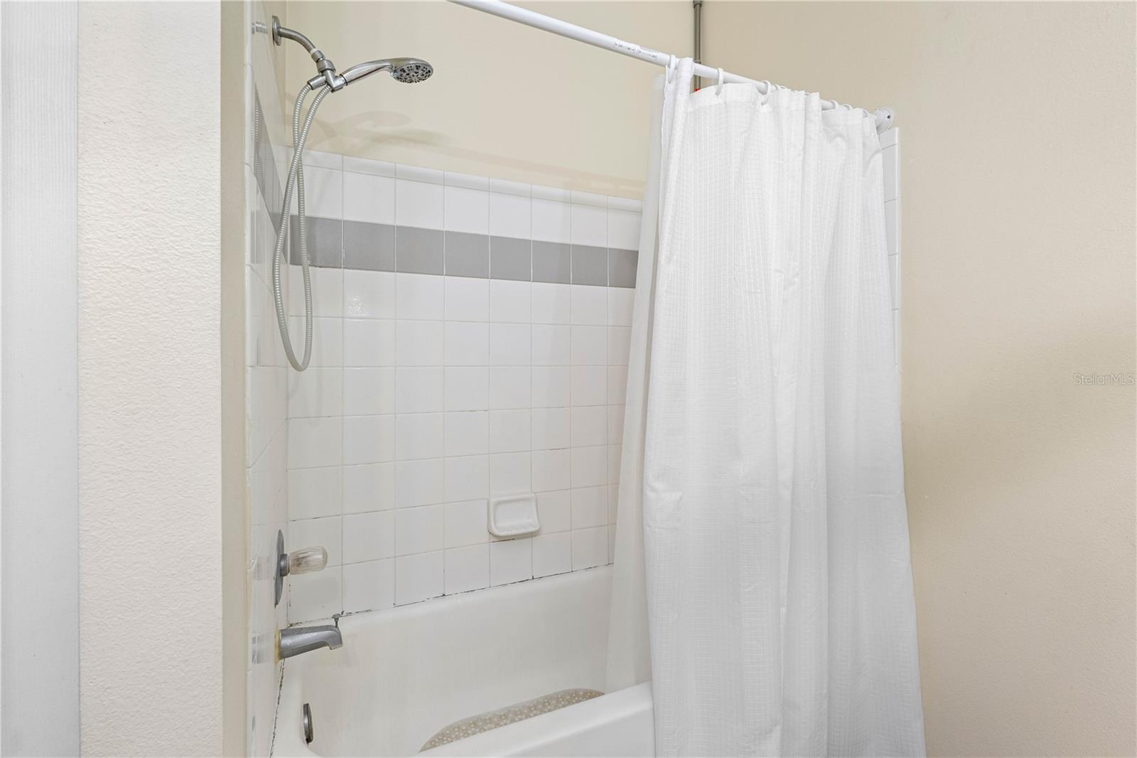 5608 PINNACLE HEIGHTS CIR #303