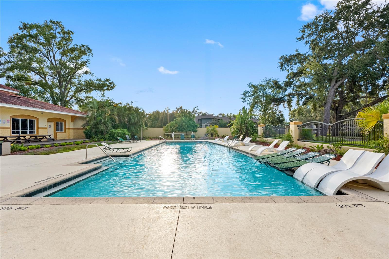 5608 PINNACLE HEIGHTS CIR #303