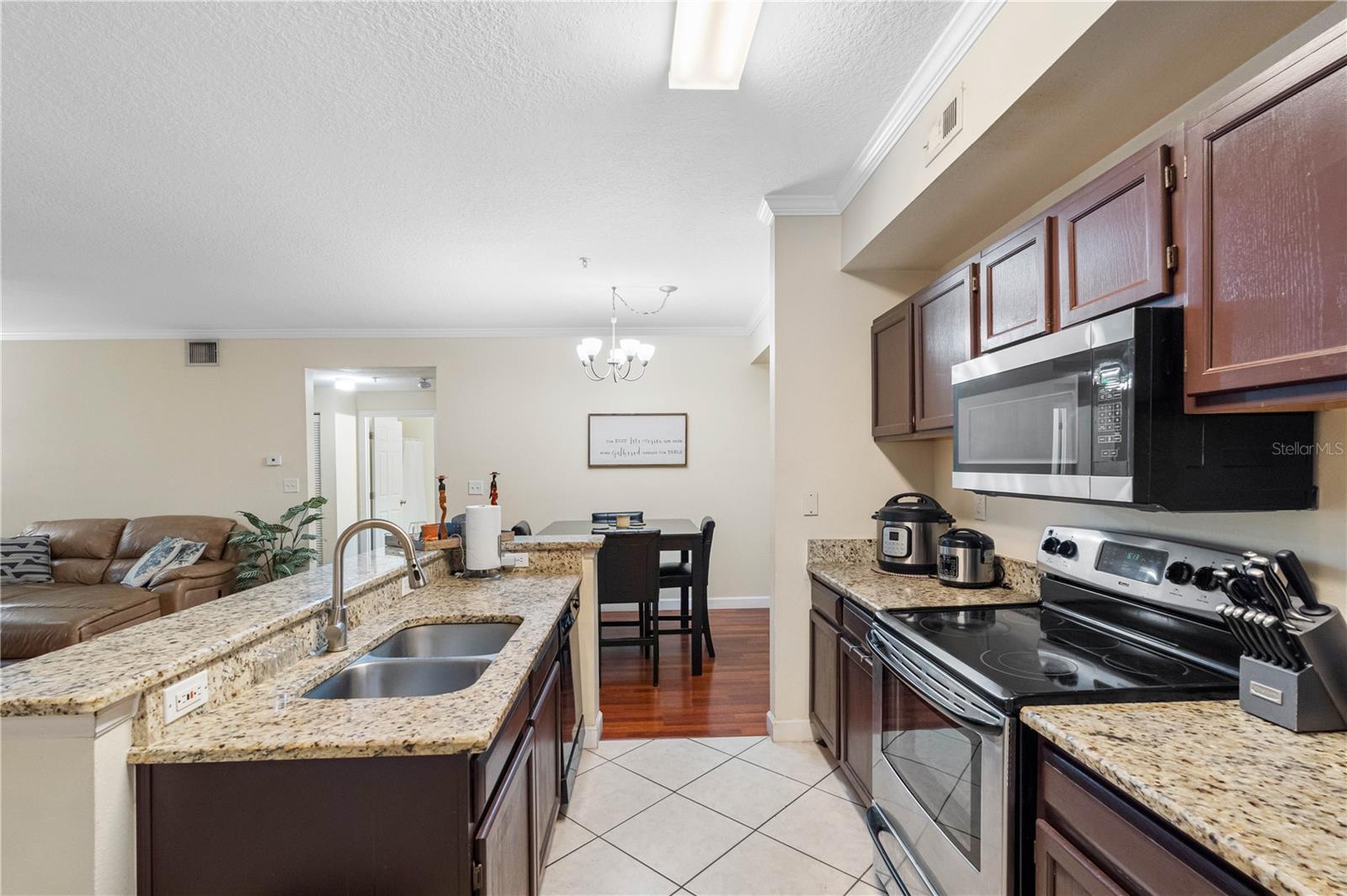 5608 PINNACLE HEIGHTS CIR #303