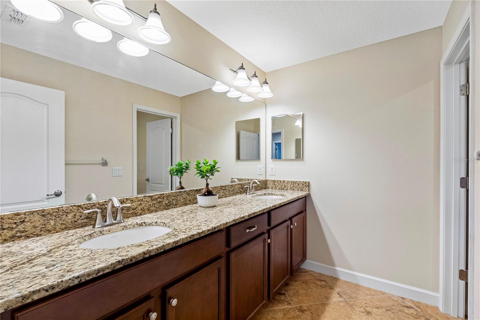 19343 PADDOCK VIEW DR