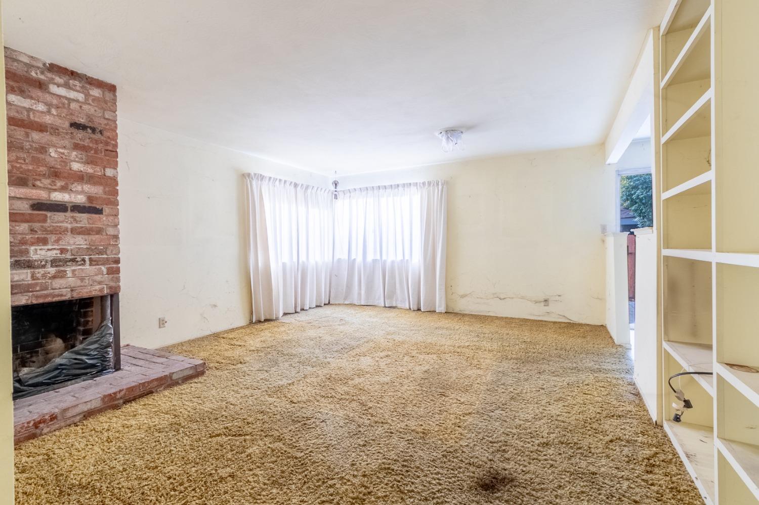 2550 Los Feliz Way