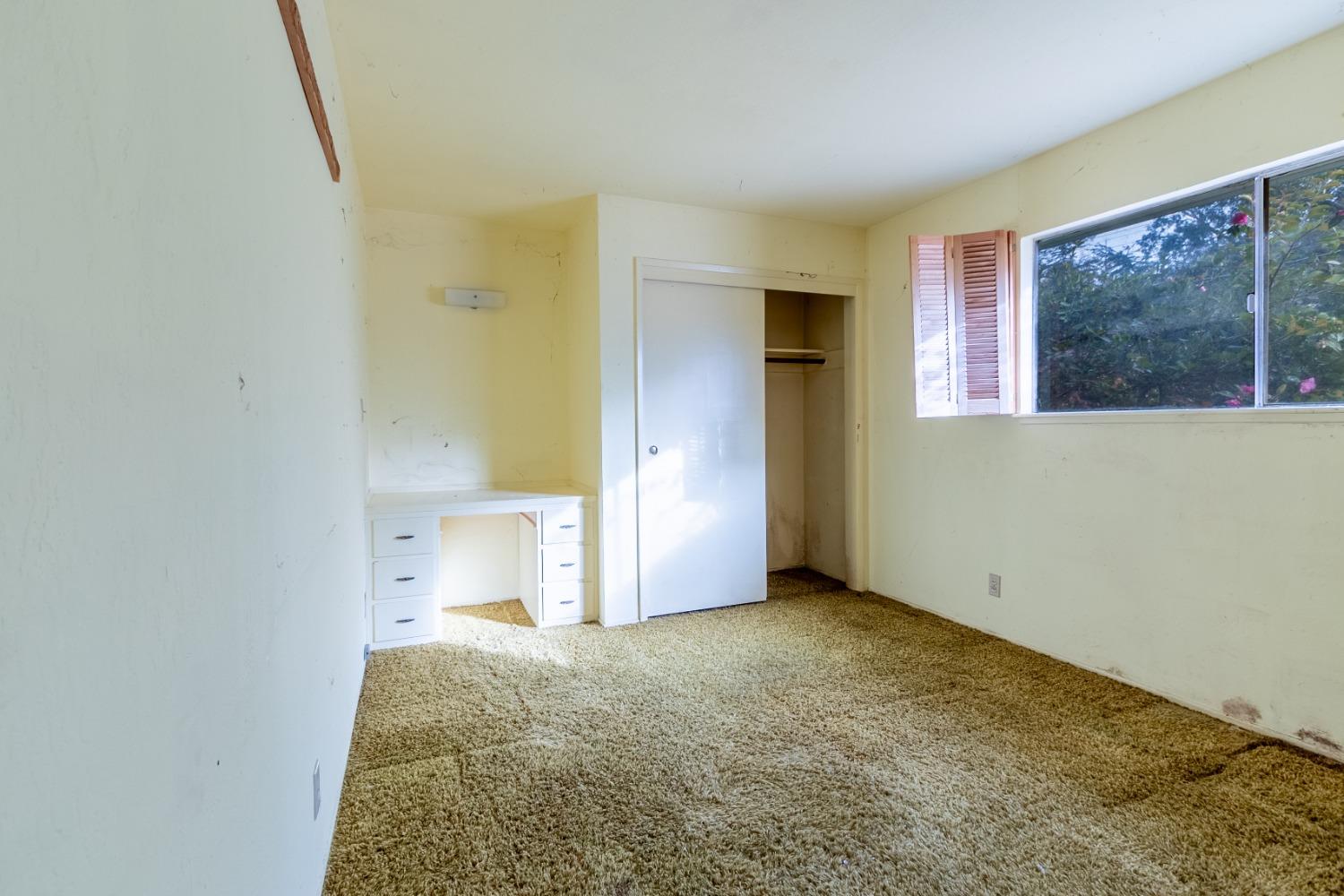 2550 Los Feliz Way