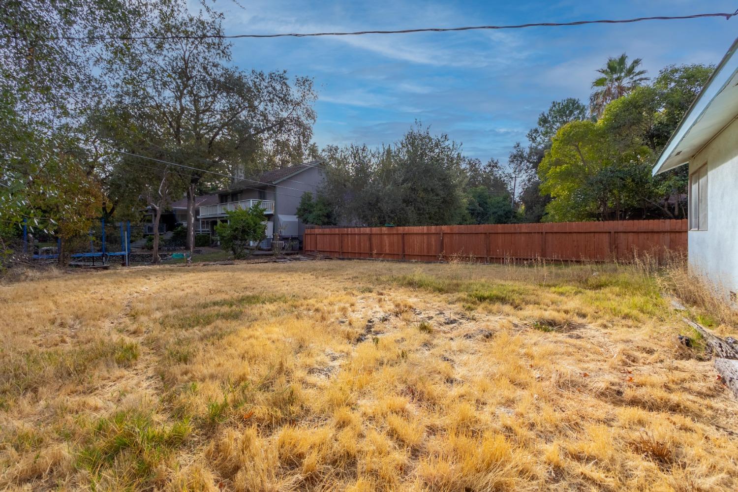 2550 Los Feliz Way