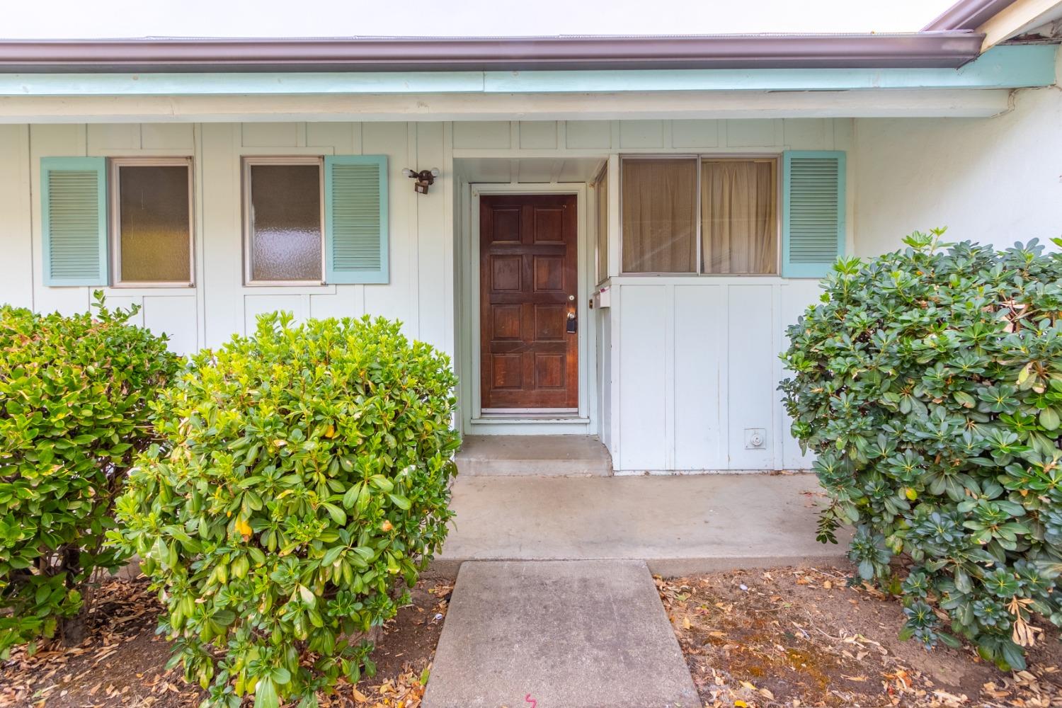 2550 Los Feliz Way