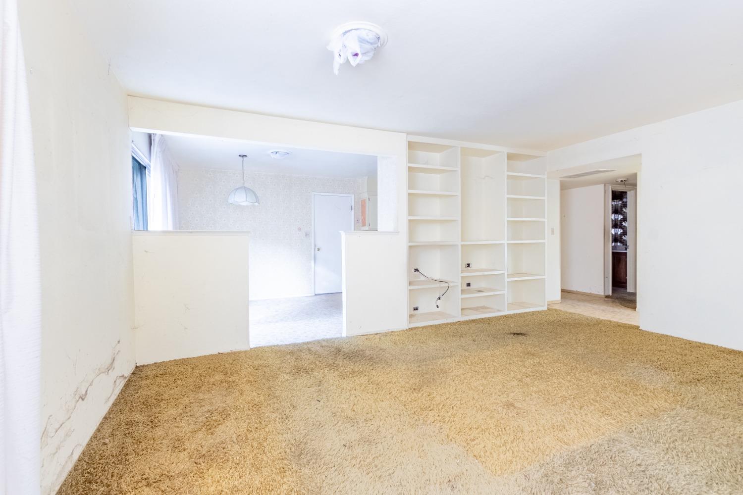 2550 Los Feliz Way