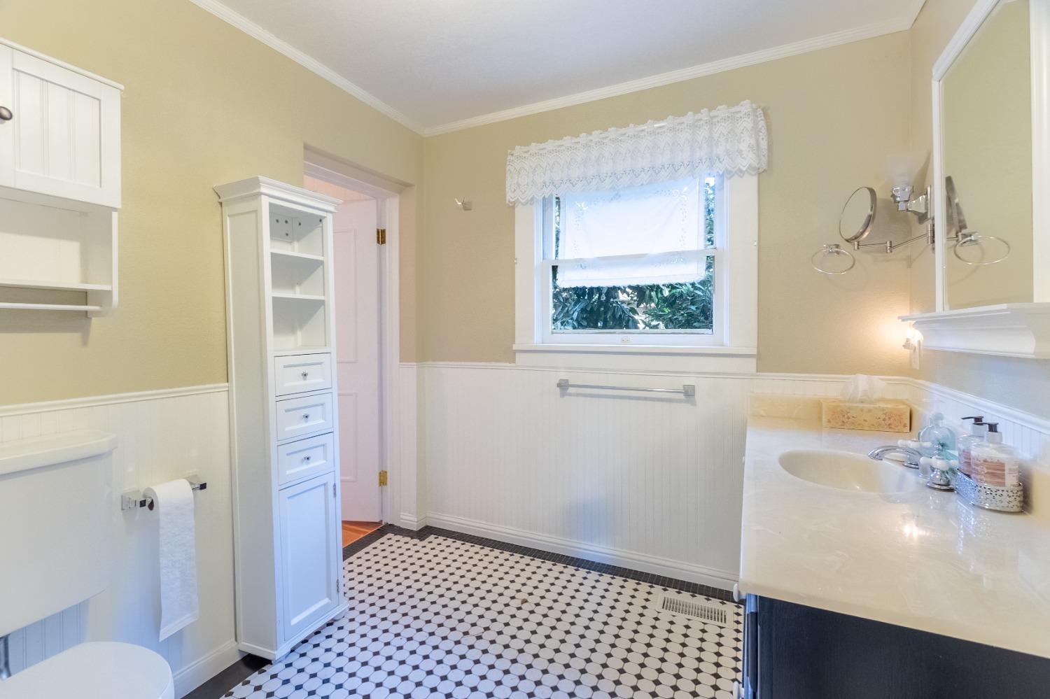 129 E Empire Street