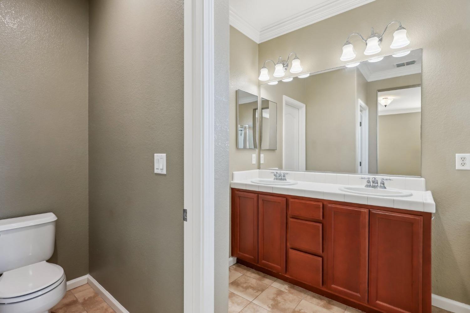 570 Wapello Circle
