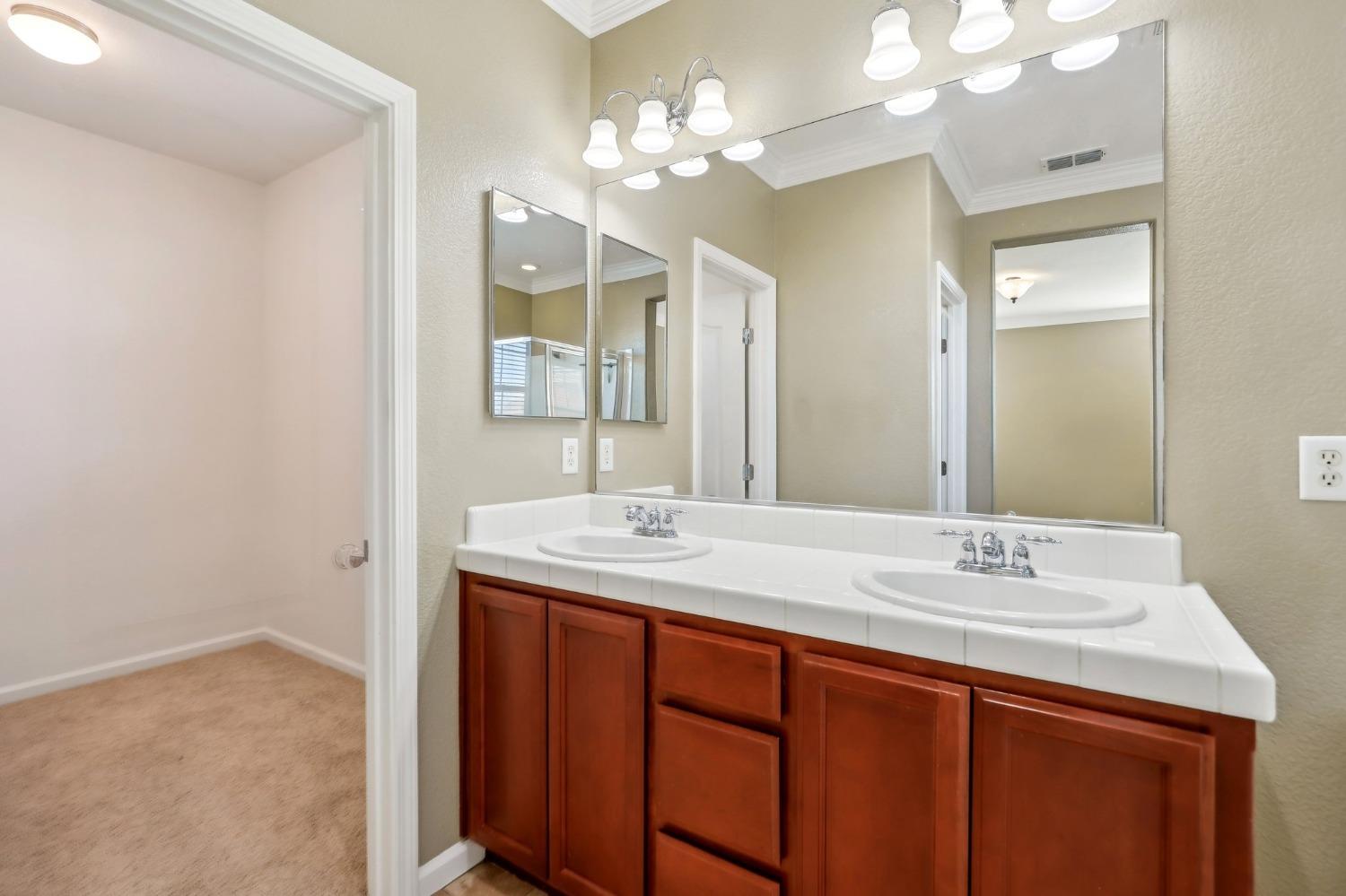 570 Wapello Circle