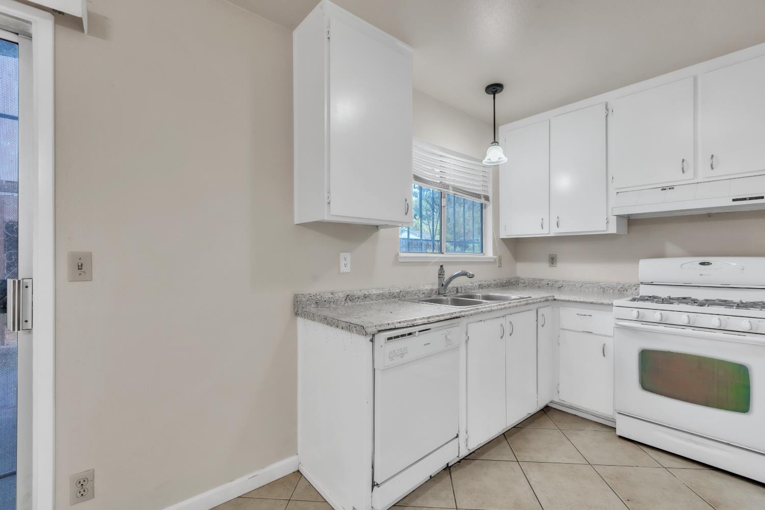 8018 Center Parkway