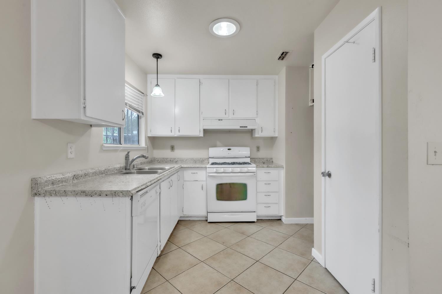 8018 Center Parkway