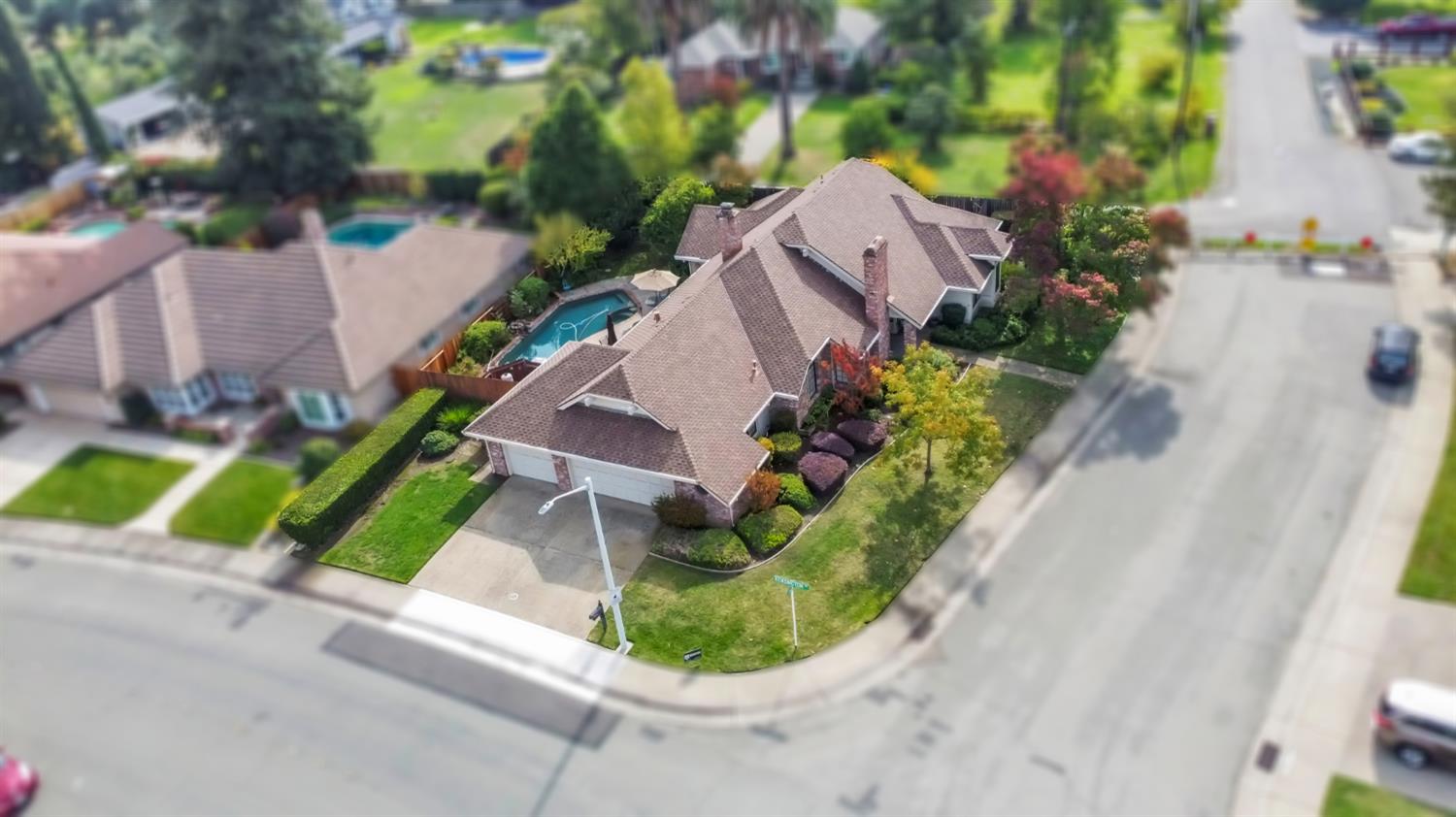 1046 Kensington Drive