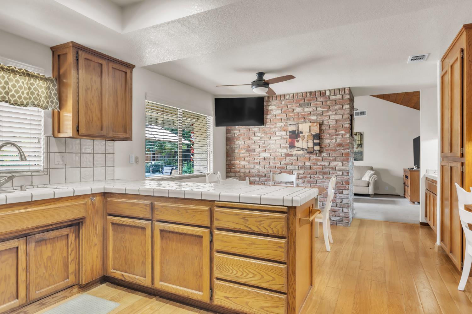 1046 Kensington Drive