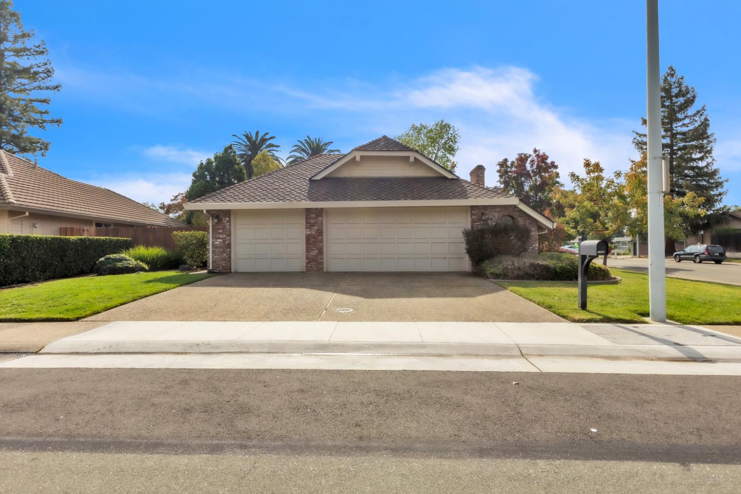 1046 Kensington Drive