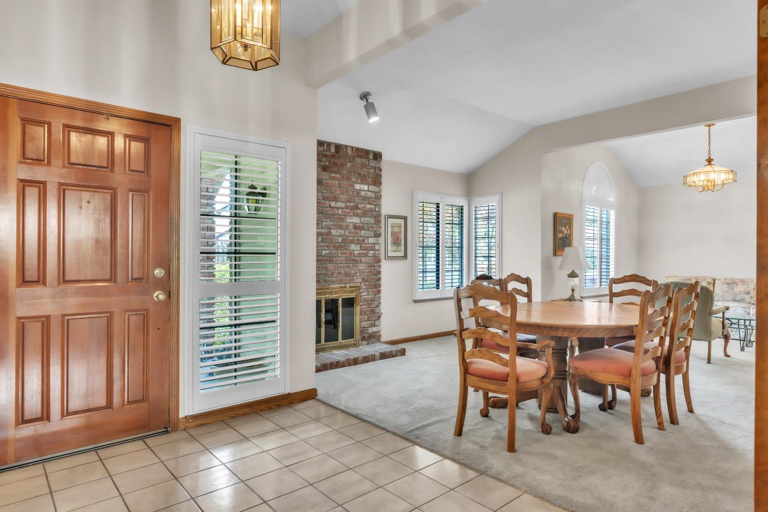1046 Kensington Drive