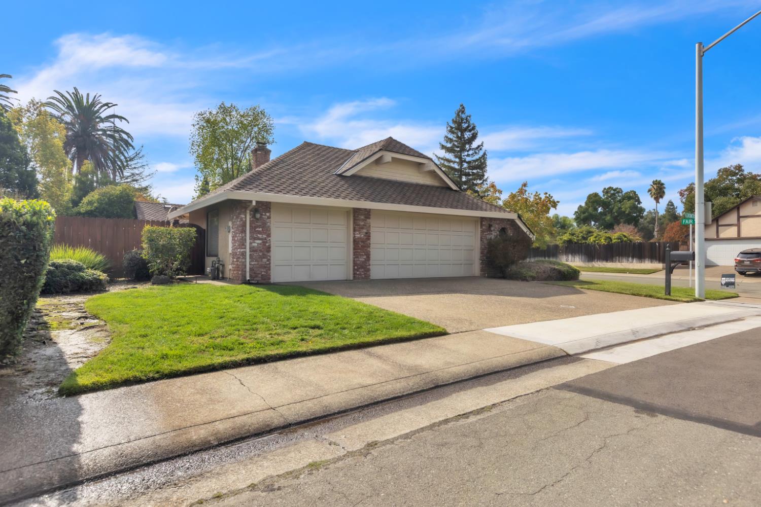 1046 Kensington Drive