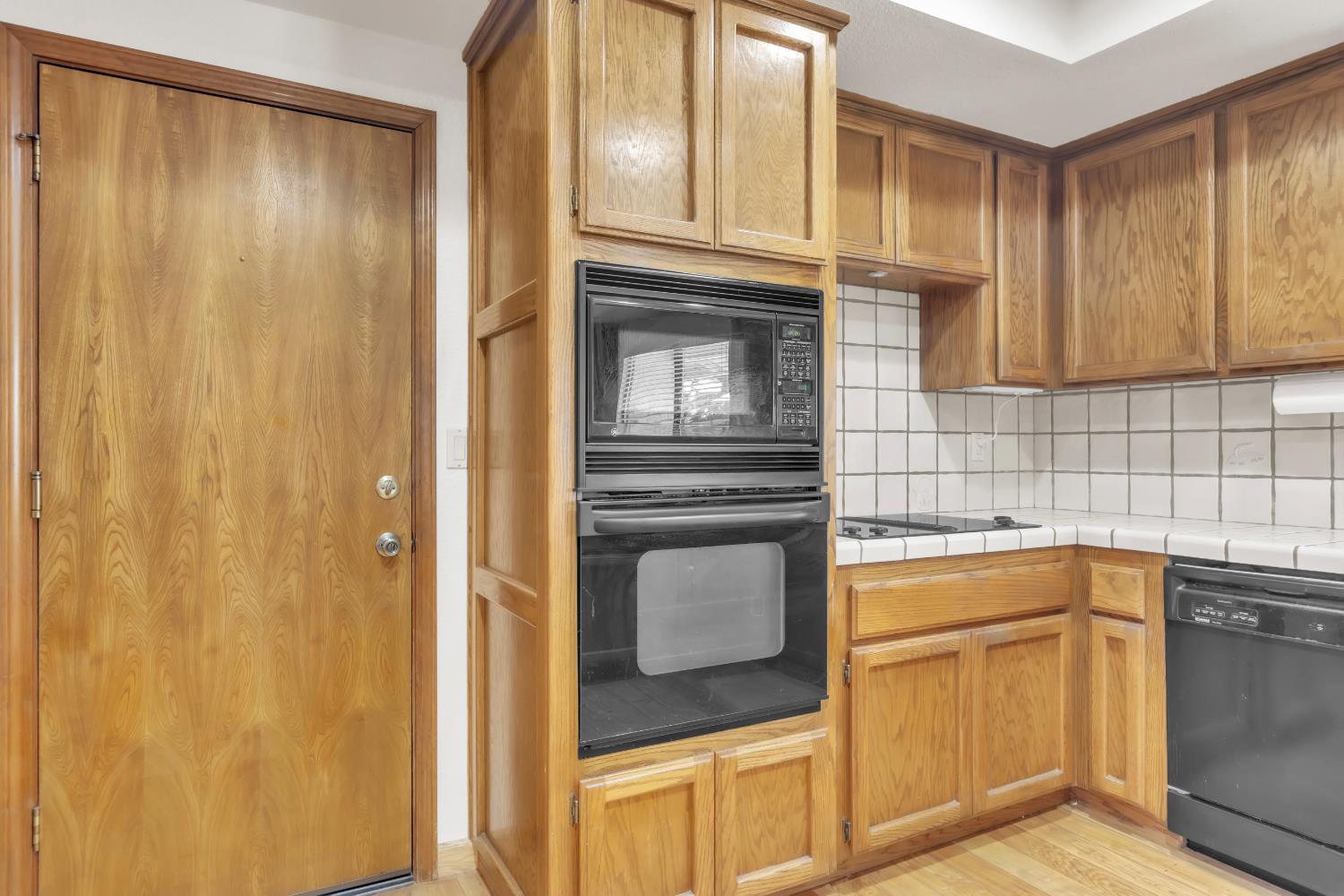 1046 Kensington Drive