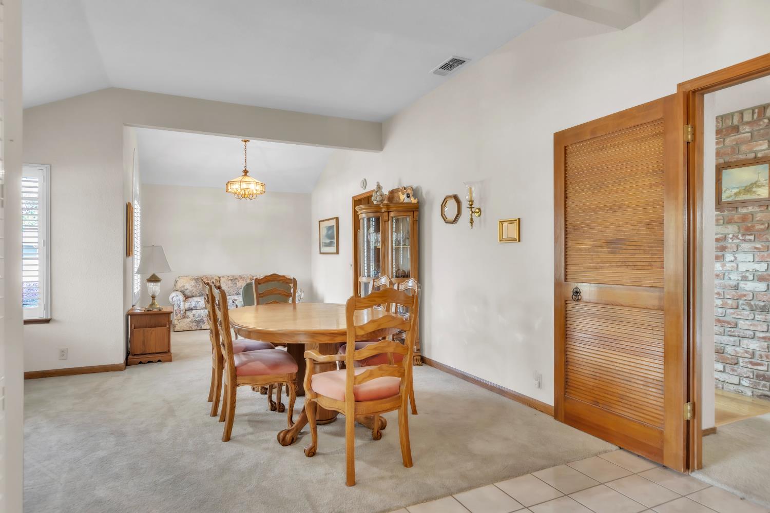 1046 Kensington Drive