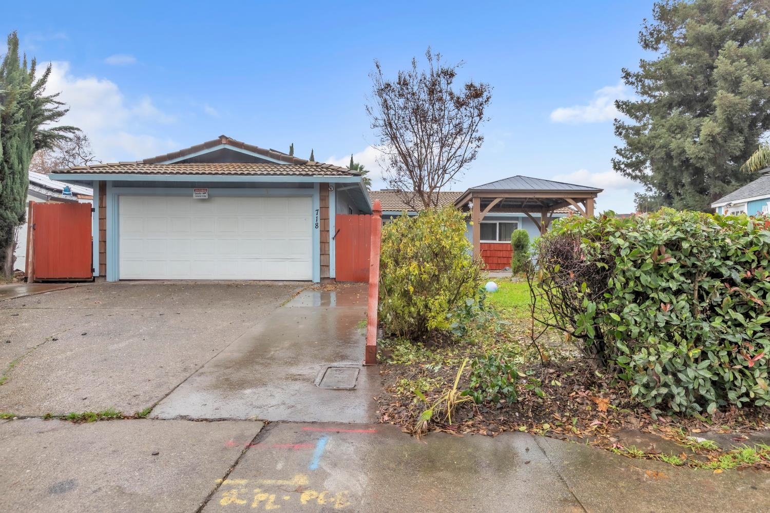 718 Castle Oaks Drive