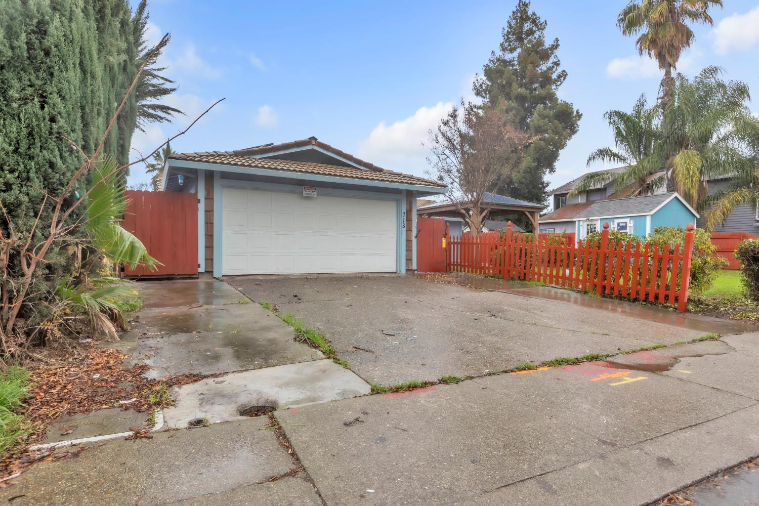 718 Castle Oaks Drive