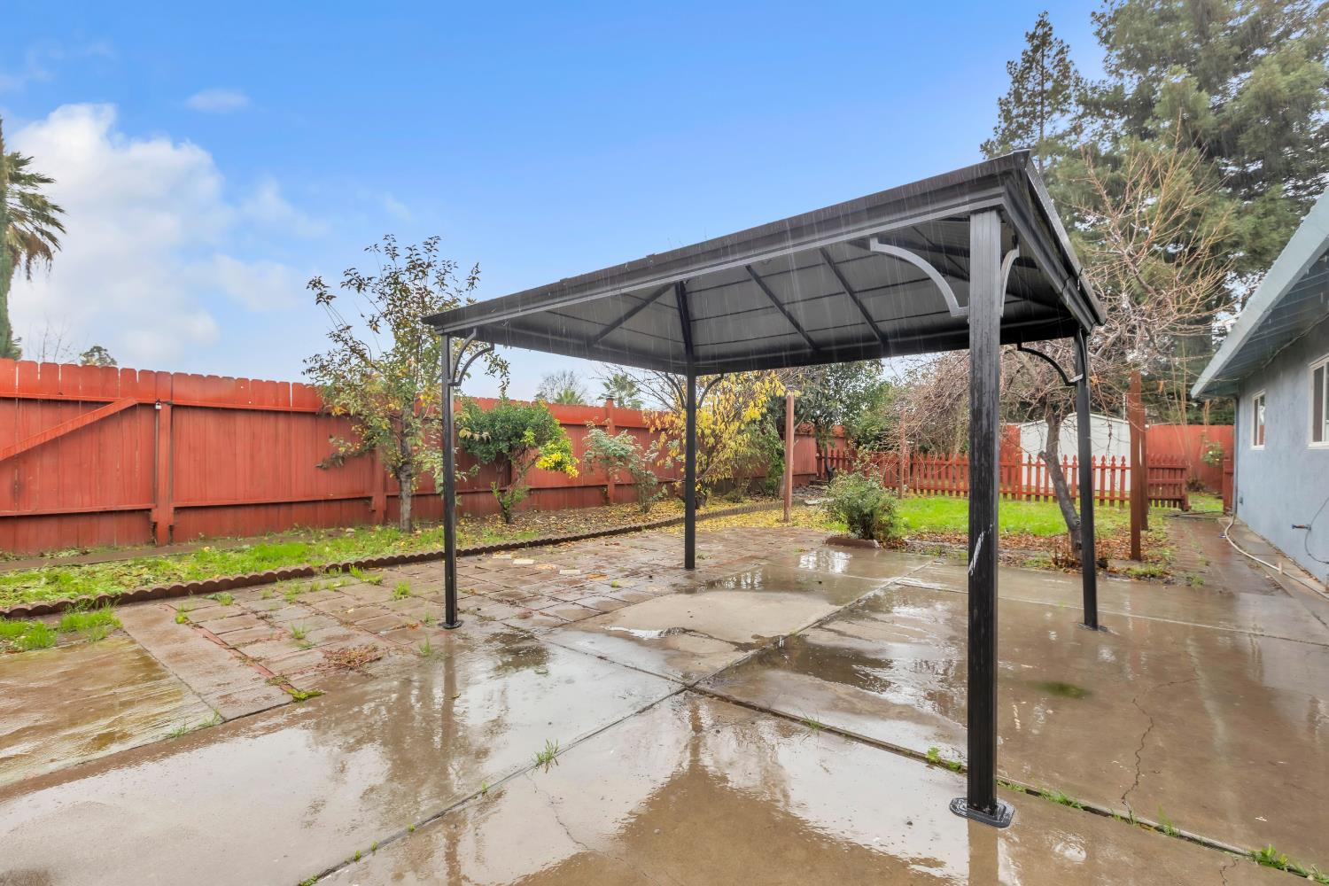 718 Castle Oaks Drive