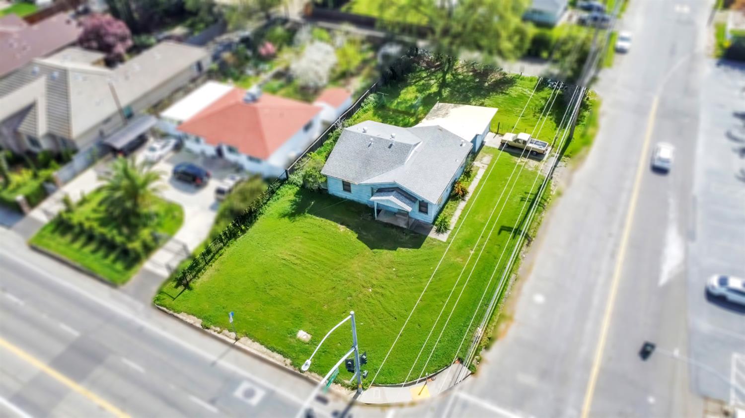3900 Whitney Avenue
