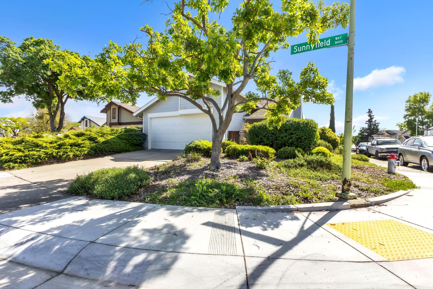 6400 Sunnyfield Way