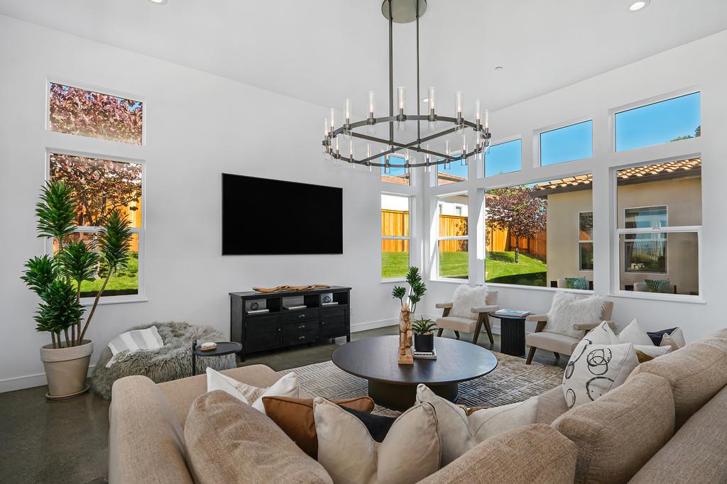 2037 Camino Verdera