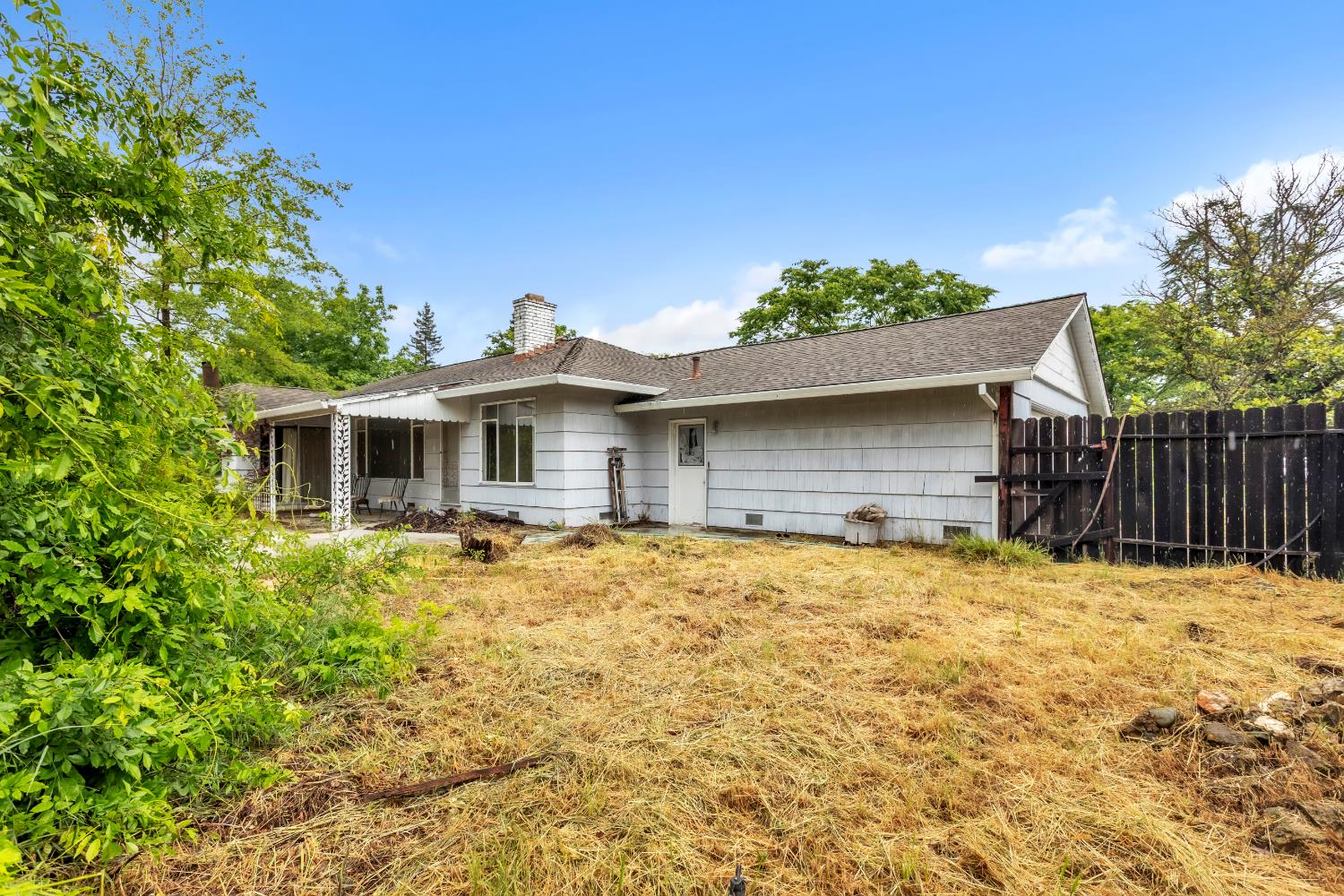 1260 El Sur Way