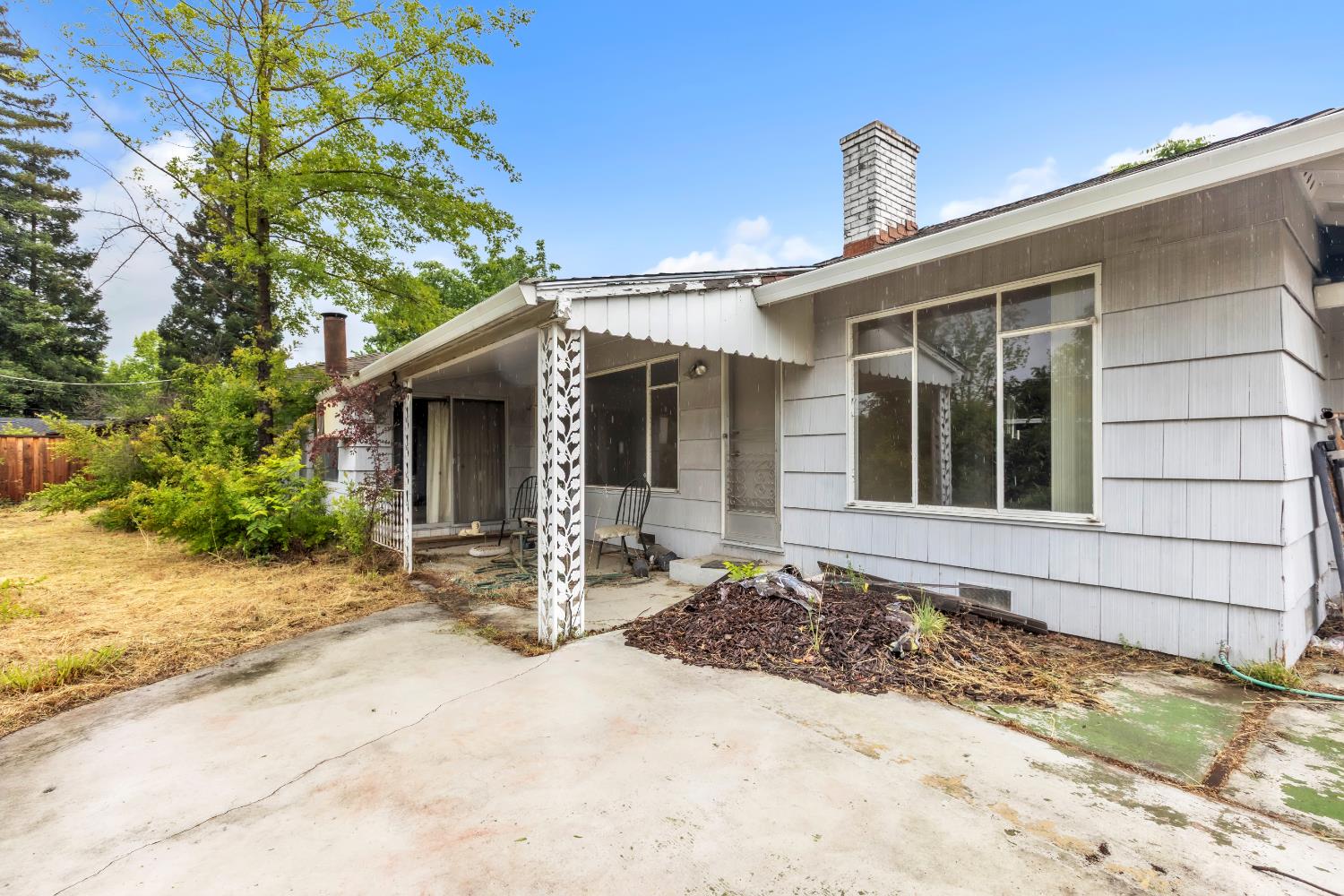 1260 El Sur Way