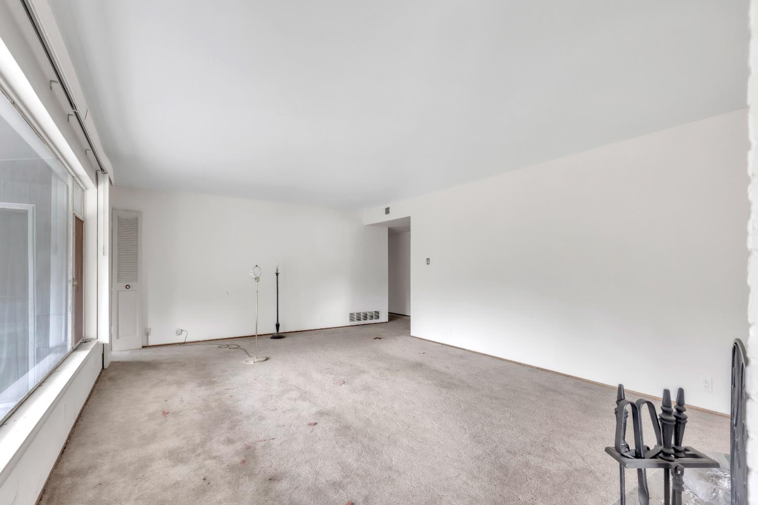 1260 El Sur Way