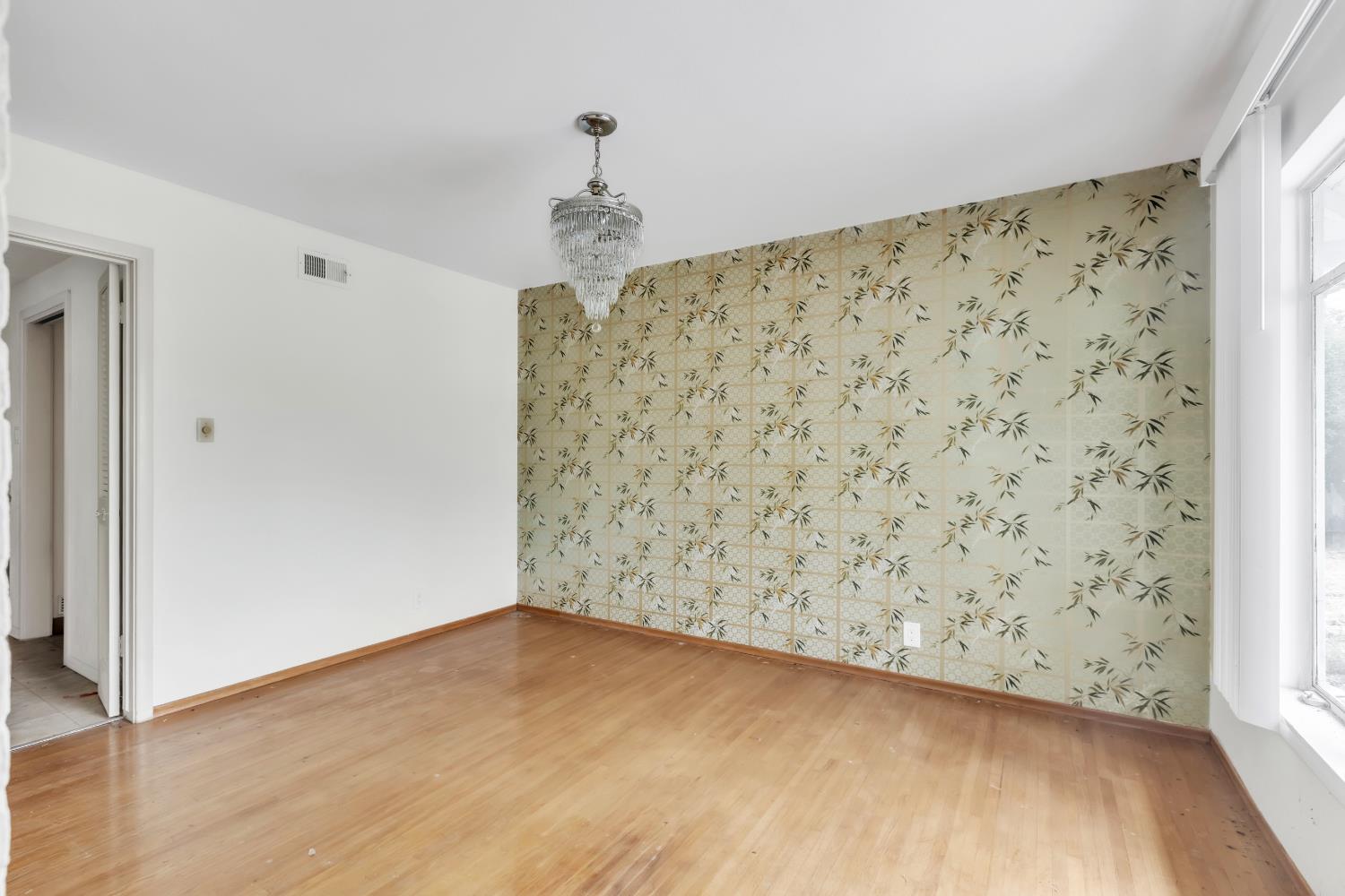 1260 El Sur Way