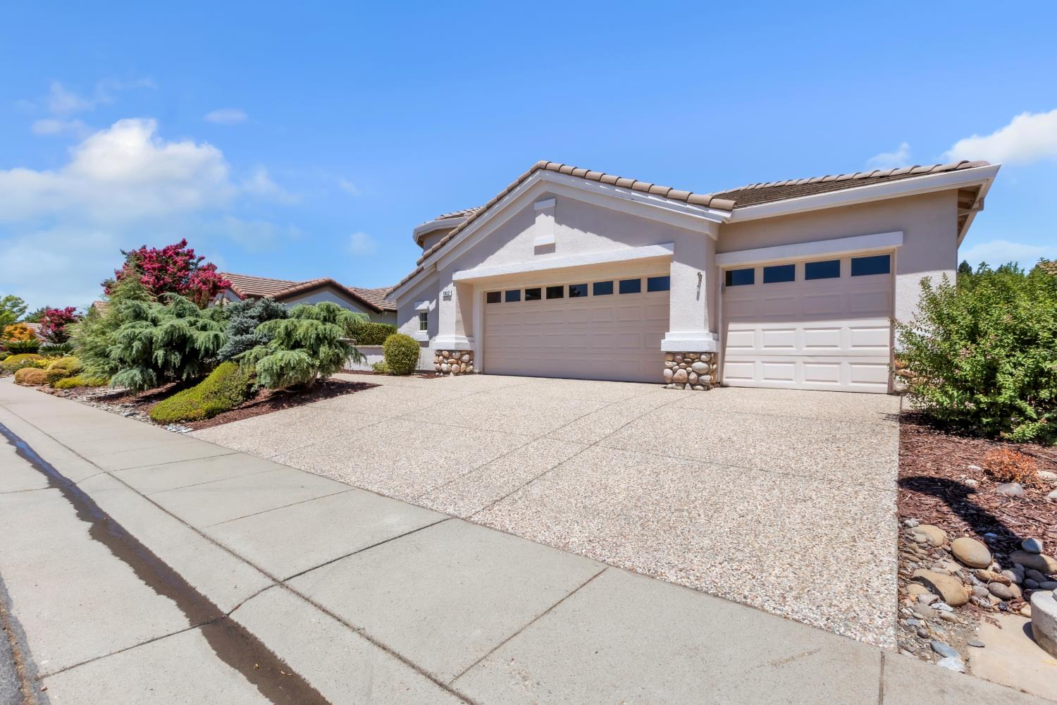 1052 Magnolia Lane