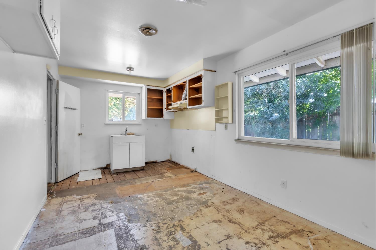 1309 Topaz Way