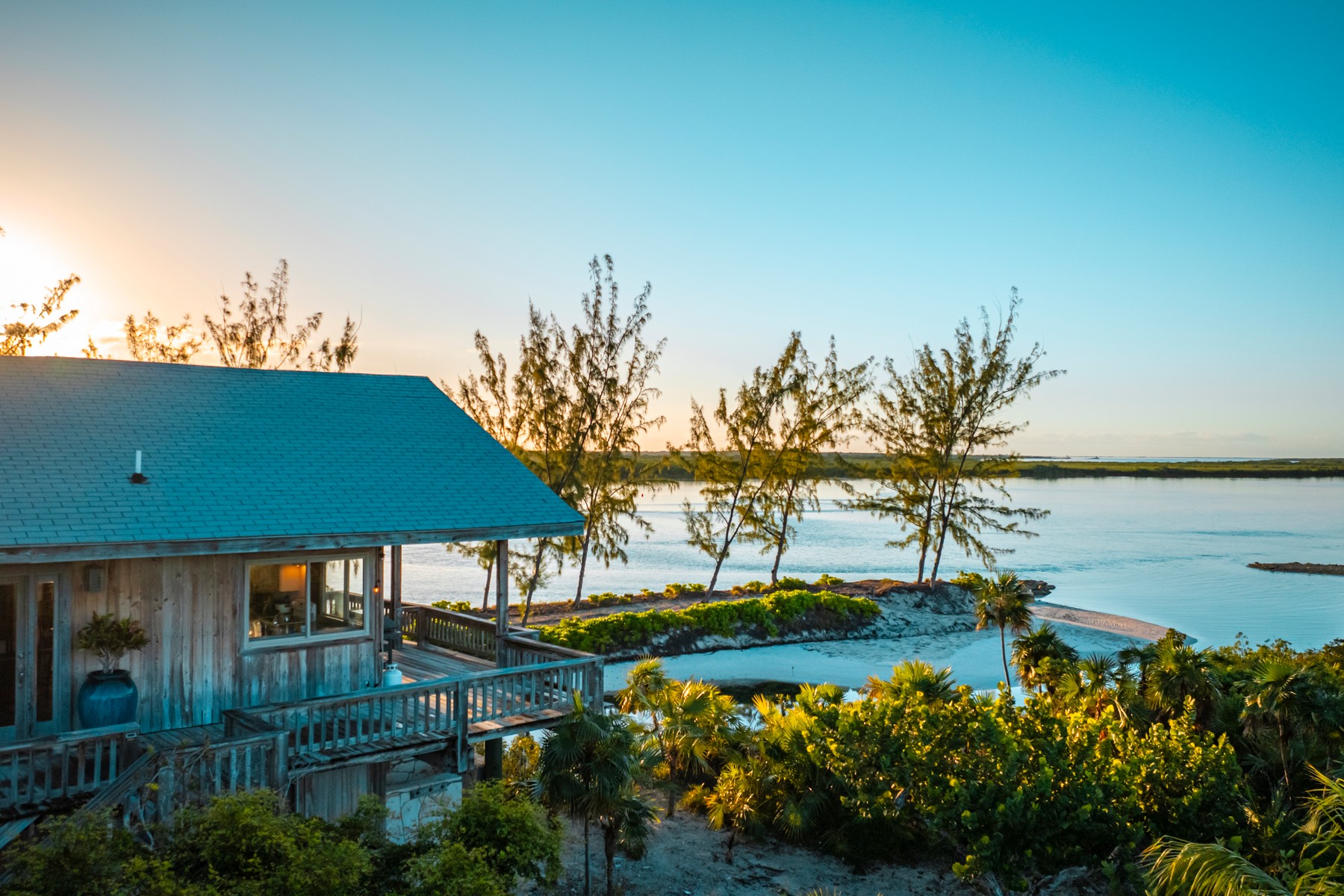 The Lodge, Beachfront