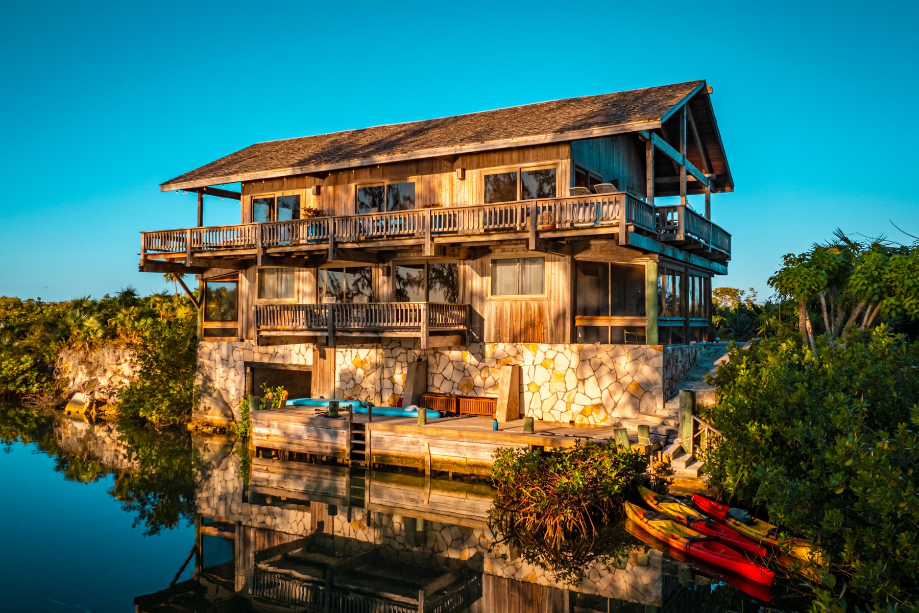 The Lodge, Beachfront