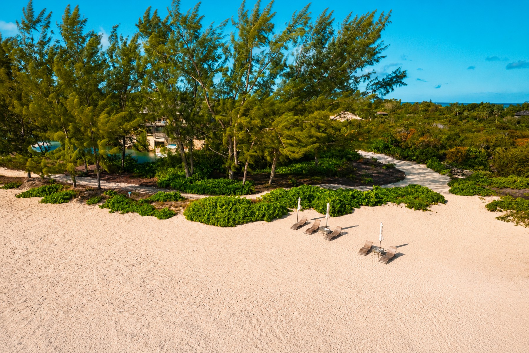 The Lodge, Beachfront