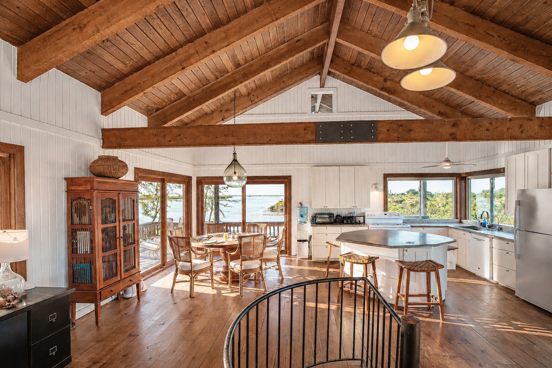 The Lodge, Beachfront