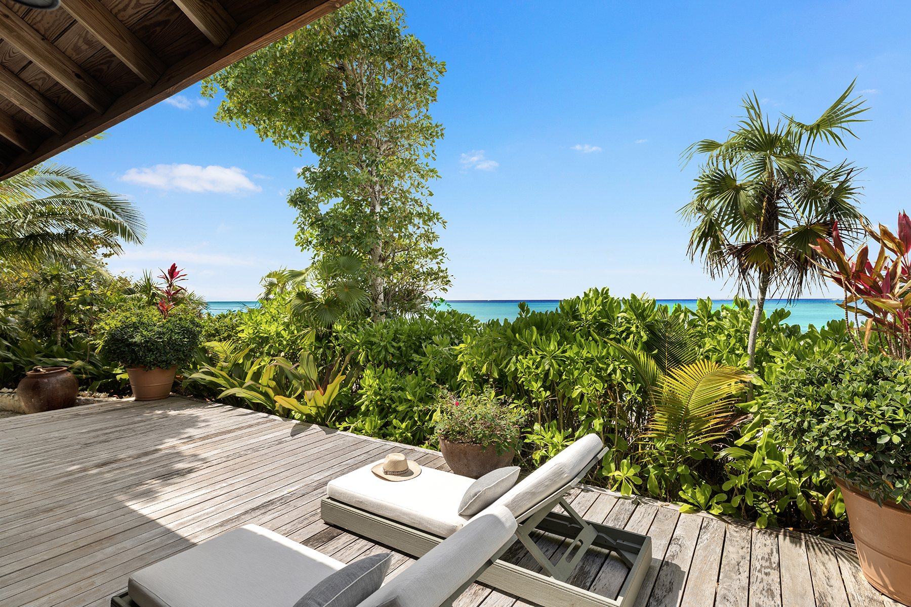 Lucky House, Beachfront