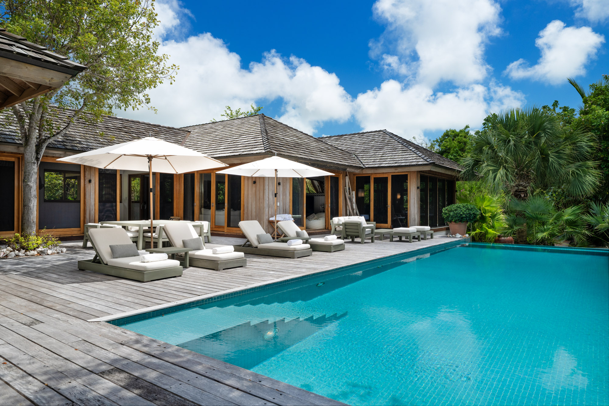 Lucky House, Beachfront