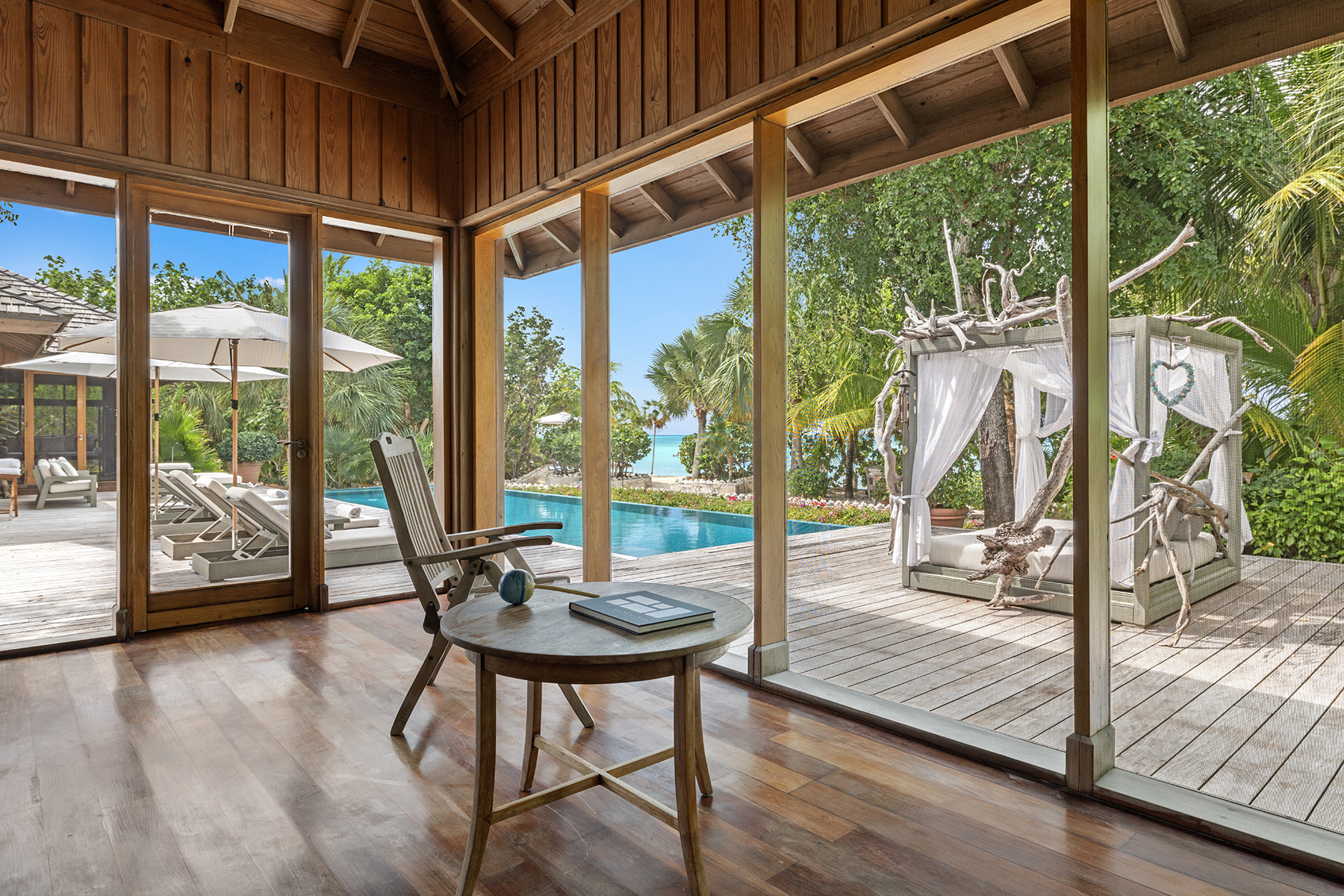 Lucky House, Beachfront