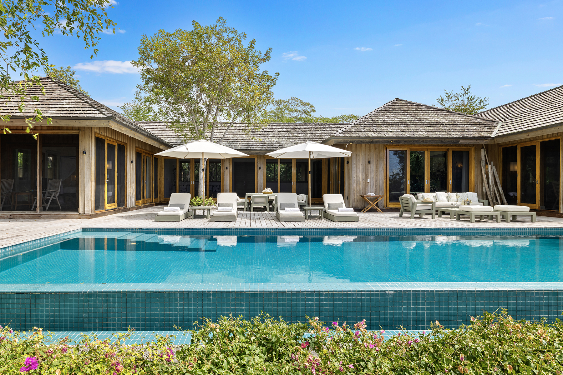 Lucky House, Beachfront