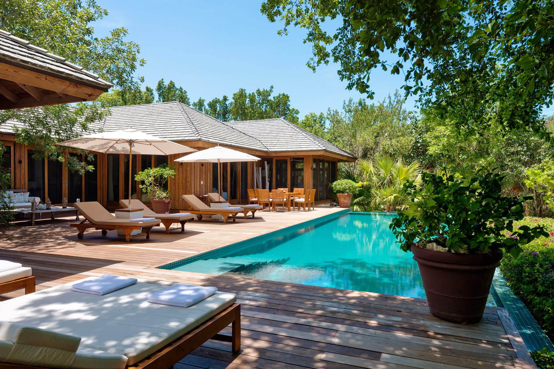 Lucky House, Beachfront