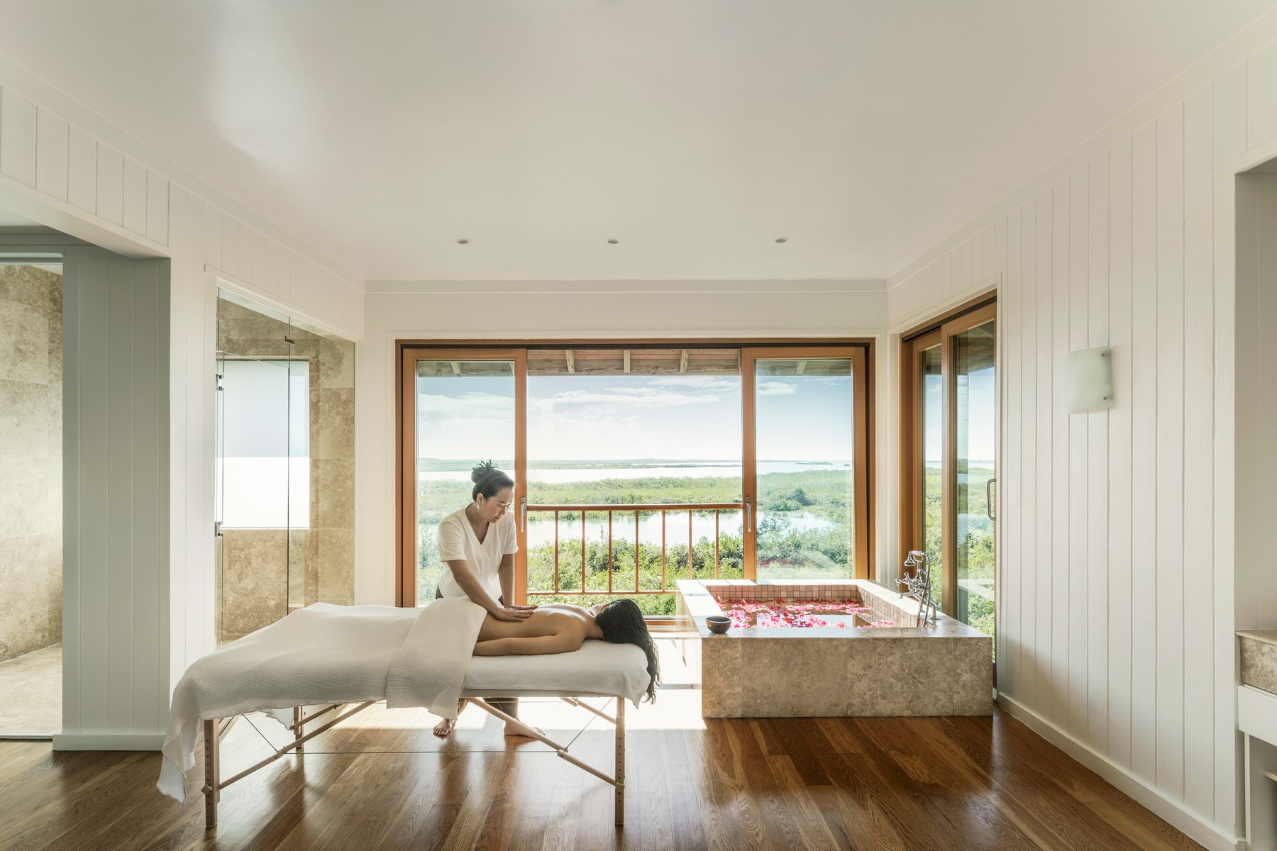 Lucky House, Beachfront
